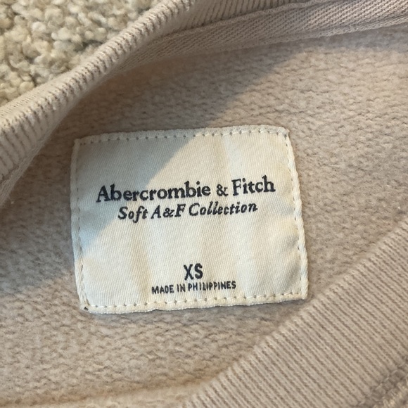 Women’s colorblock crewneck lightly used good condition size xs - Picture 2 of 4